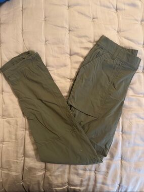 REI Women's Olive Green Hiking Pant, like new.  Size 0.